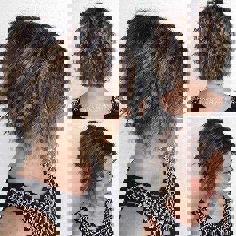 Beżowy i popielaty blond balayage na brązowych włosach – niechlujne fryzury na krótkie włosy Beżowy i popielaty blond balayage na brązowych włosach – niechlujne fryzury na krótkie włosy