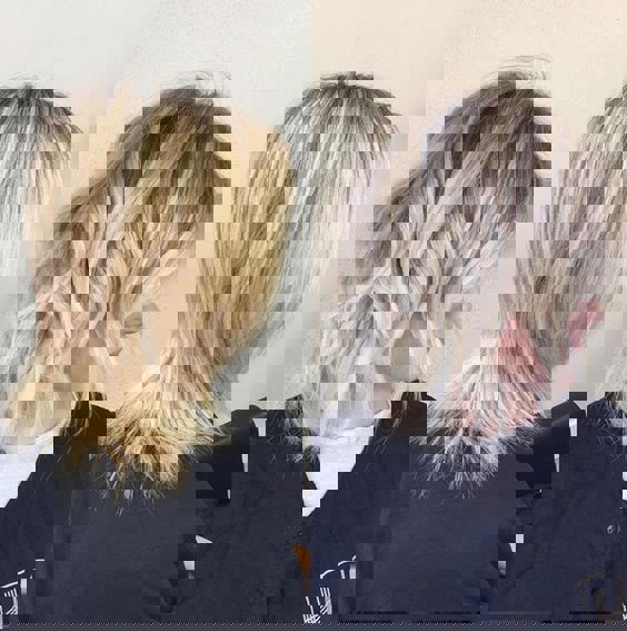 Metamorfoza z niechlujnej fryzury – złoty kolor zmieniony na chłodny szary i biały. Metamorfoza z niechlujnej fryzury – złoty kolor zmieniony na chłodny szary i biały.