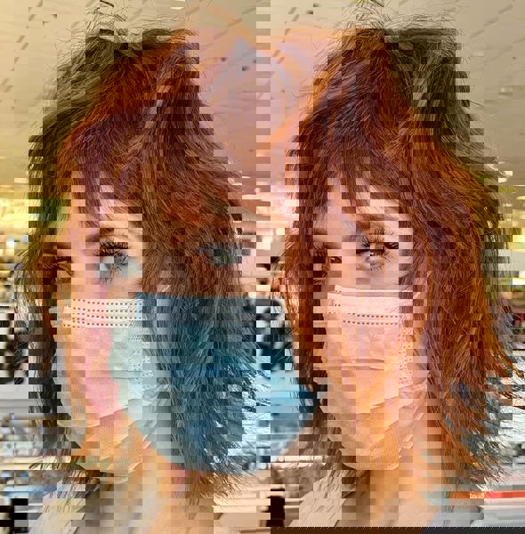 11. Wspaniałe miedziane pasma z luźno rozdzielonymi grzywkami – krótkie fryzury dla pań 11. Wspaniałe miedziane pasma z luźno rozdzielonymi grzywkami – krótkie fryzury dla pań