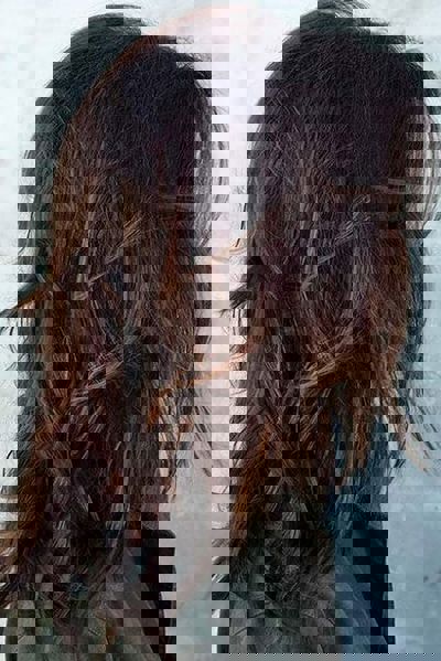 Nowoczesne fryzury średniej długości z cieniowaniem